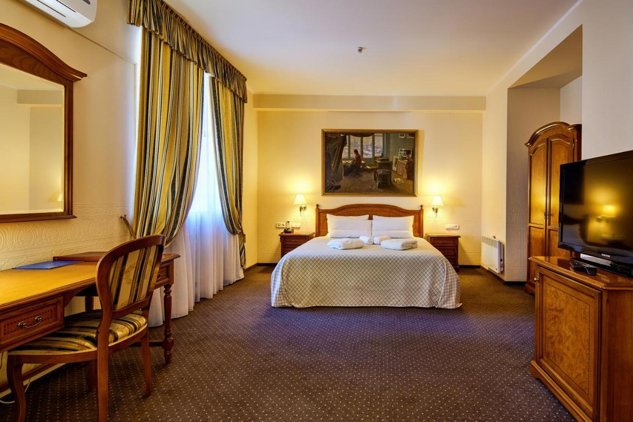 Art Hotel Academy Dnipro Ngoại thất bức ảnh