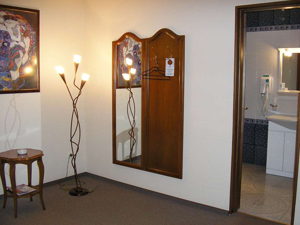 Art Hotel Academy Dnipro Phòng bức ảnh