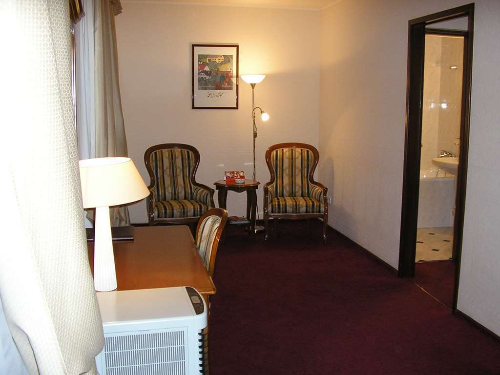 Art Hotel Academy Dnipro Phòng bức ảnh