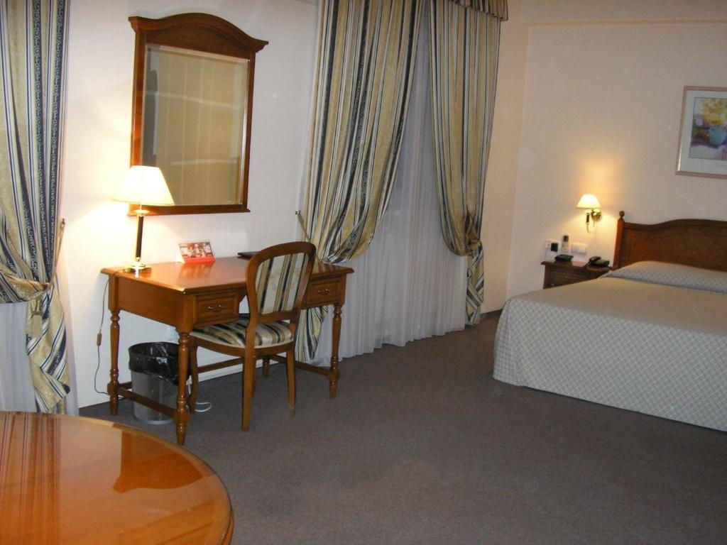 Art Hotel Academy Dnipro Phòng bức ảnh